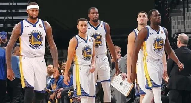 中足联：2025赛季中国足球职业联赛颁奖会将于明晚进行（中足联宣布：2025赛季中国足球职业联赛颁奖典礼定于明晚举行）