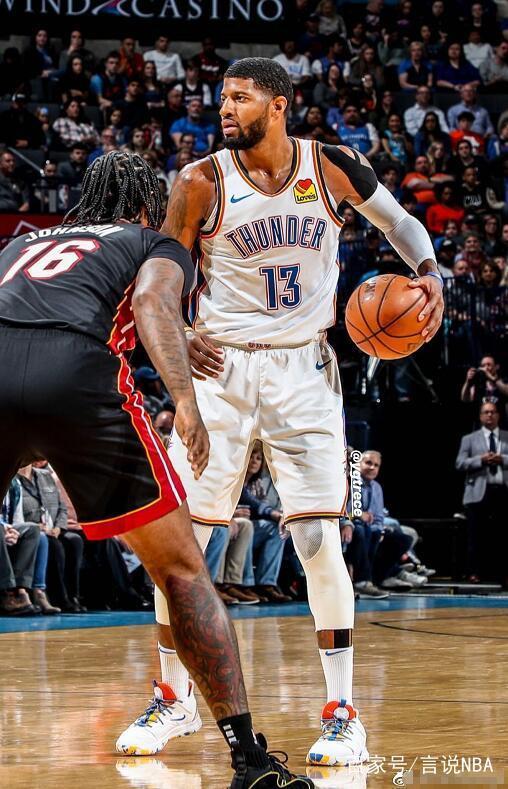 巴萨官方：费尔明右腿比目鱼肌轻微受伤，将缺阵大约两周（巴萨通报：费尔明右腿比目鱼肌轻伤，预计休战约两周）