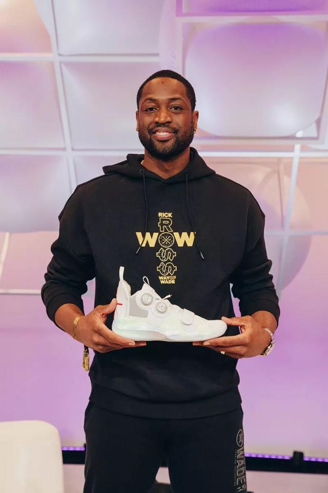 上海足协祝贺海港三连冠：上海足球史上已留下你们浓重的一笔（上海足协贺海港三连冠：申城足球史写下浓墨重彩一笔）