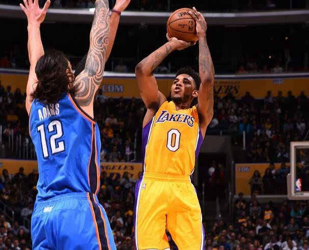 保级之战：格拉尼特·扎卡加盟黑猫！桑德兰中场终获节拍器（扎卡空降黑猫，桑德兰中场迎来节拍器，保级希望再燃）