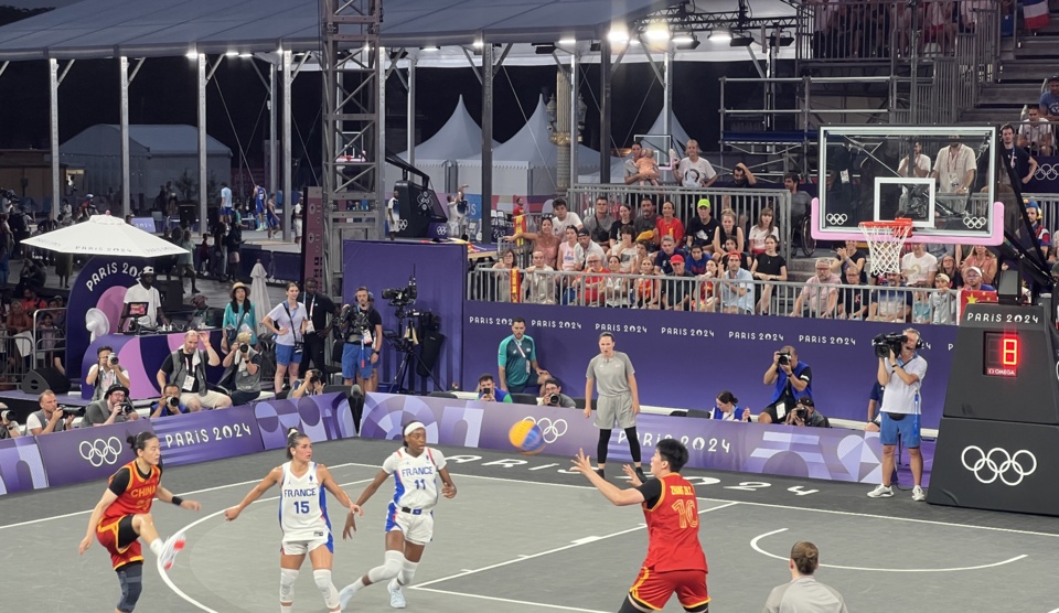 意甲裁判指派员罗基：霍伊伦应该因为肘击对手被罚下（意甲裁判主管罗基：霍伊伦因肘击本应被红牌罚下）