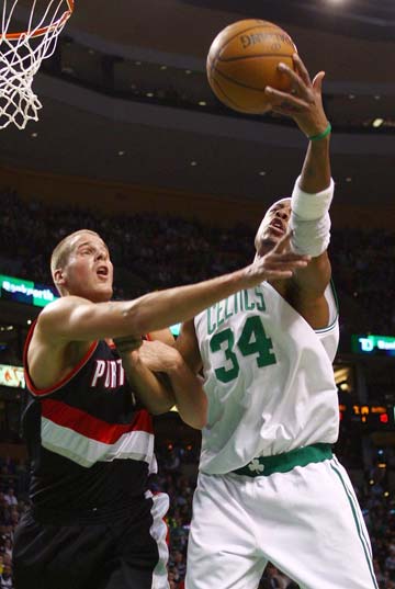 勇士有无库里的数据对比：进攻效率暴跌8.5，命中率严重下滑（库里在与不在的差异：勇士进攻效率下降8.5分，投篮命中率大幅下滑）