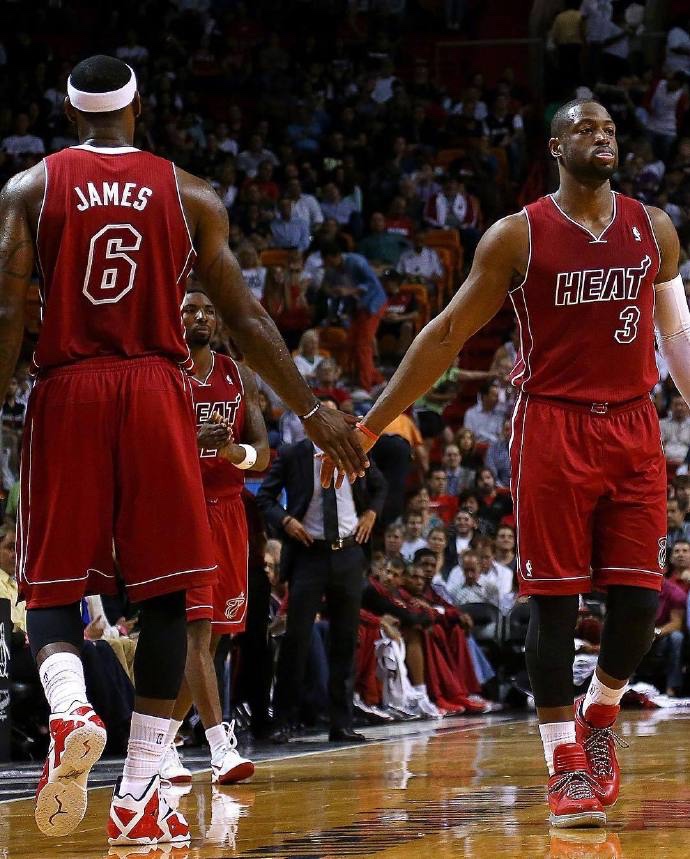 王楚钦说搭档孙颖莎做得非常出色（王楚钦赞扬搭档孙颖莎表现出色）