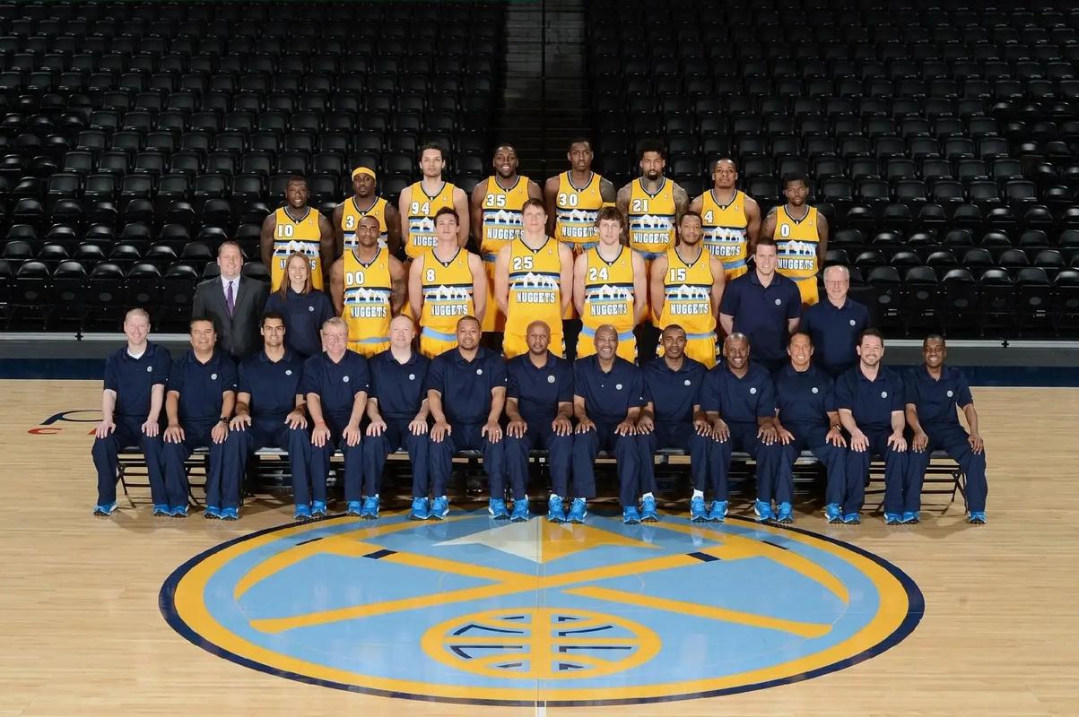 连输米兰马竞，齐沃赛后在更衣室与马洛塔和奥西利奥紧急开会（连败米兰与马竞后，齐沃赛后在更衣室与马洛塔、奥西利奥紧急会谈）