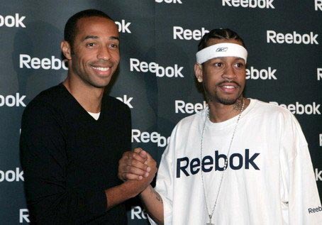 马卡：对点球判罚不满，阿隆索中场休息时找裁判要求解释（马卡：阿隆索对点球判罚不满，半场时向裁判索要解释）